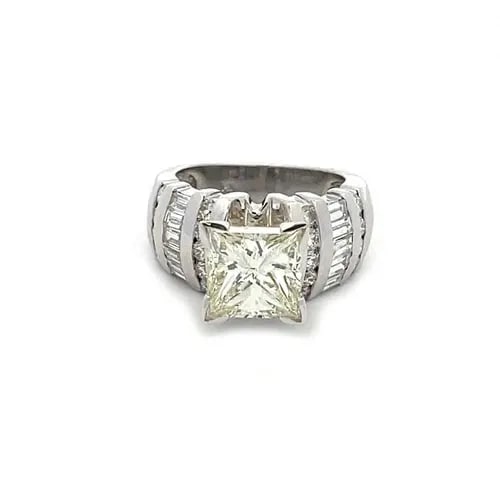 STUNNING 3.50CT PRINCESS CUT DIAMOND &ACCENT 14K WHITE GOLD ENGAGEMENT RING: STUNNING 3.50CT PRINCESS CUT DIAMOND &ACCENT 14K WHITE GOLD ENGAGEMENT RING This is a stunning engagement ring, it is crafted from 14k white gold with a polished finish, the top has a large 3 carats p
