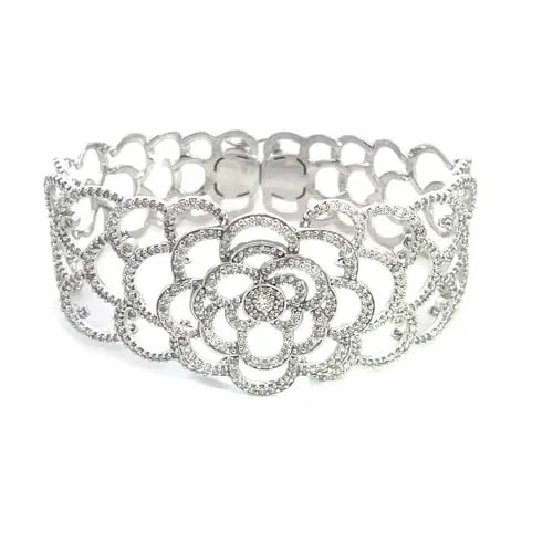 CAMELLIA GOLD DIAMOND BRACELET 18K WHITE OPEN FLORAL FLEX BAND VIVARA 4.5 CARAT: CAMELLIA GOLD DIAMOND BRACELET 18K WHITE OPEN FLORAL FLEX BAND VIVARA 4.5 CARAT This is a stunning diamond designer bracelet by Vivara from her popular Camellia Collection. It is crafted from 18k whit