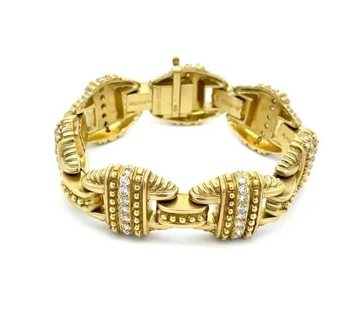 JUDITH RIPKA GOLD BRACELET DIAMOND 18K YELLOW BEAD BAR LINK 77GR 6.5"L: JUDITH RIPKA GOLD BRACELET DIAMOND 18K YELLOW BEAD BAR LINK 77GR 6.5"L This is a gorgeous authentic fancy link bracelet by Judith Ripka, it is crafted from 18k yellow gold featuring a textured rib lin