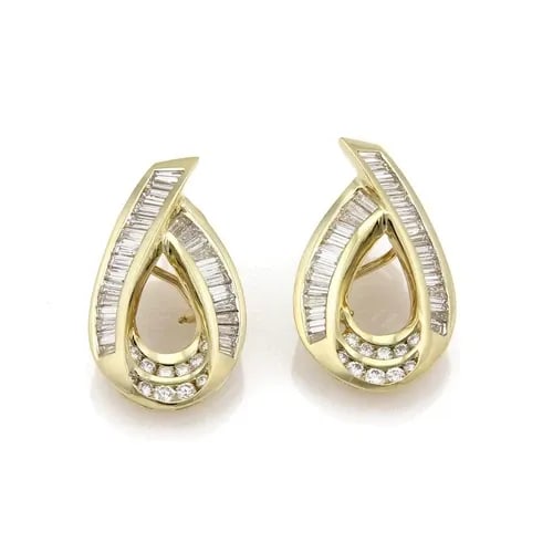 7.00 CARATS DIAMOND 18K YELLOW GOLD RIBBON LOOP POST CLIP EARRINGS: 7.00 CARATS DIAMOND 18K YELLOW GOLD RIBBON LOOP POST CLIP EARRINGS 7.00 Carats Diamond 18k Yellow Gold Ribbon Loop Post Clip Earrings Description This is a lovely pair of earrings, they are crafted fr