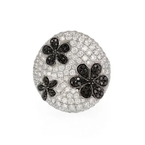 ESTATE 7CT BLACK WHITE DIAMOND 18K FLOWER CONCAVE TOP RING SIZE 6.5: ESTATE 7CT BLACK WHITE DIAMOND 18K FLOWER CONCAVE TOP RING SIZE 6.5 Estate 7ct Black White Diamond 18k Flower Concave Top Ring Size 6.5 Description This is a beautiful eye catching ring, crafted from 
