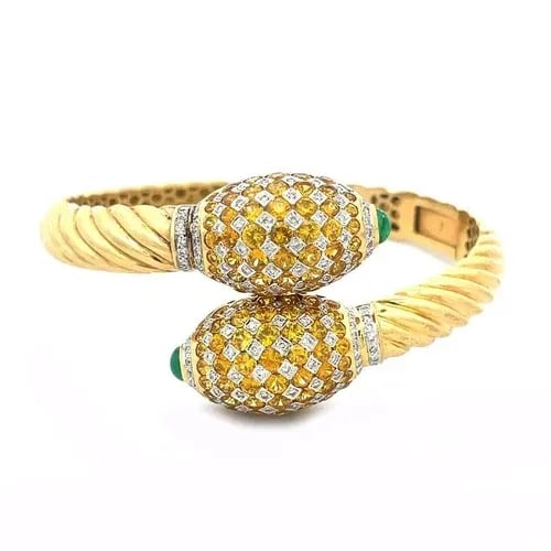 DIAMOND 18K GOLD BRACELET BYPASS GEMSTONES YELLOW KICK STYLE BAND: DIAMOND 18K GOLD BRACELET BYPASS GEMSTONES YELLOW KICK STYLE BAND This chic contemporary style bracelet is crafted from 18k yellow gold featuring a 9mm wide slanted rib style band with a hinged mechan