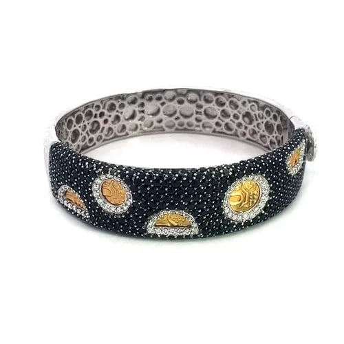 ROBERTO COIN DIAMOND GOLD BRACELET BLACK & WHITE 18K TWO TONE: ROBERTO COIN DIAMOND GOLD BRACELET BLACK & WHITE 18K TWO TONE This gorgeous authentic bracelet is by Roberto Coin, it is crafted from 18k white gold with yellow gold accent featuring an 18mm wide oval
