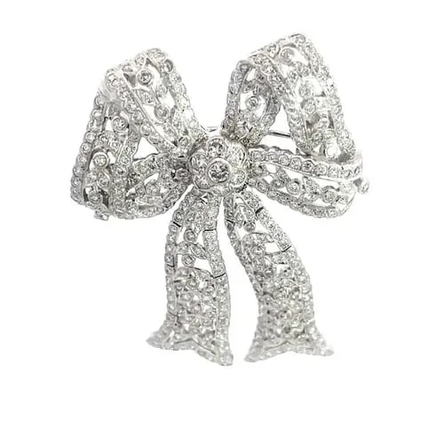 DIAMOND GOLD BROOCH VINTAGE RIBBON BOW 18K WHITE MOVABLE ENDS 4 CARAT: DIAMOND GOLD BROOCH VINTAGE RIBBON BOW 18K WHITE MOVABLE ENDS 4 CARAT This fabulous vintage ribbon bow brooch is crafted from 18k white gold featuring a movable wide ribbon ends with leaf like style i