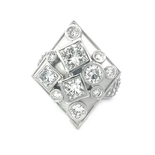 DIAMOND GOLD RING 5.5CT 14K WHITE GOLD RHOMBUS SHAPE 7.5 MIXED CUT: DIAMOND GOLD RING 5.5CT 14K WHITE GOLD RHOMBUS SHAPE 7.5 MIXED CUT This is a unique and stunning unisex ring, it is crafted from 14k white gold featuring a rhombus shape top, hallow on the inside with