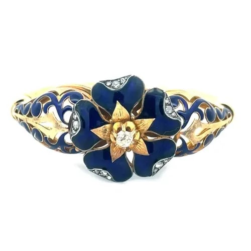 VICTORIAN DIAMOND GOLD 18K BRACELET ENAMEL FLORAL HINGE BANGLE: VICTORIAN DIAMOND GOLD 18K BRACELET ENAMEL FLORAL HINGE BANGLE This gorgeous eye-catching bracelet is from the Victorian Era, it is crafted from 18k yellow gold featuring a large flower in the center 