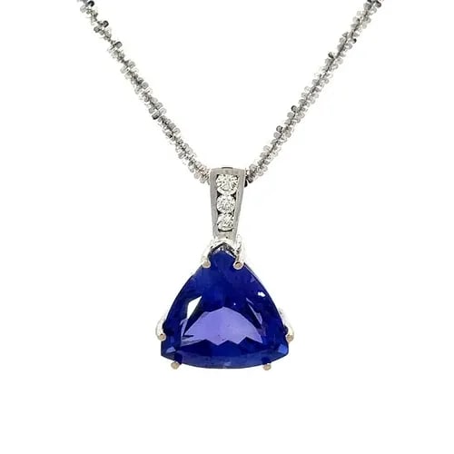 TANZANITE DIAMOND GOLD PENDANT 14K WHITE TRILLION W/CHAIN 17CT: TANZANITE DIAMOND GOLD PENDANT 14K WHITE TRILLION W/CHAIN 17CT This is a magnificent large trillion cut tanzanite stone, it is set on a triangle shape bridge in 14k white gold with 3 graduated size di