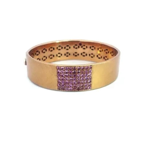 ROBERTO COIN GOLD SAPPHIRE BRACELET 18K PINK WIDE HINGED BAND: ROBERTO COIN GOLD SAPPHIRE BRACELET 18K PINK WIDE HINGED BAND This chic fashionable wide band bracelet is by Roberto Coin, it is a stunning piece of fine jewelry made in Italy. Featuring an oval shape