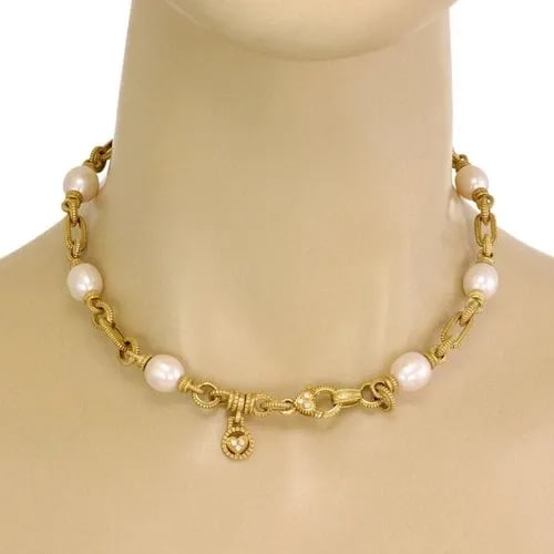 JUDITH RIPKA GOLD NECKLACE DIAMOND PEARLS 18K YELLOW TEXTURED LINK CHOCKER: Judith Ripka Diamond Pearls 18k Yellow Gold Textured Link Necklace Description Authentic and chic from designer Judith Ripka, this lovely necklace is crafted from 18k yellow gold featuring alternation