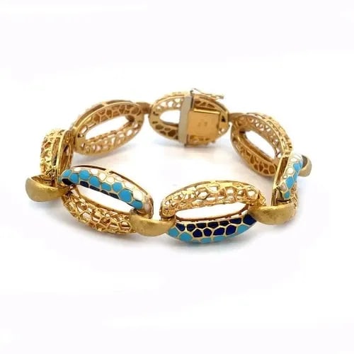 ENAMEL 18K BRACELET YELLOW GOLD FANCY OVAL LINK STYLE CIRCA 1960'S: ENAMEL 18K BRACELET YELLOW GOLD FANCY OVAL LINK STYLE CIRCA 1960'S This beautiful 18k yellow gold bracelet features fancy large oval shape links, these alternates with a smaller gold satin finish curv