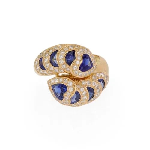 RING DIAMOND& BLUE GEMSTONE 18K YELLOW GOLD HEARTS BYPASS SIZE 9.5 ESTATE: RING DIAMOND& BLUE GEMSTONE 18K YELLOW GOLD HEARTS BYPASS SIZE 9.5 ESTATE This luxury ring features beautiful diamonds and blue gemstones set in 18k yellow gold with a bypass style design. The heart- 