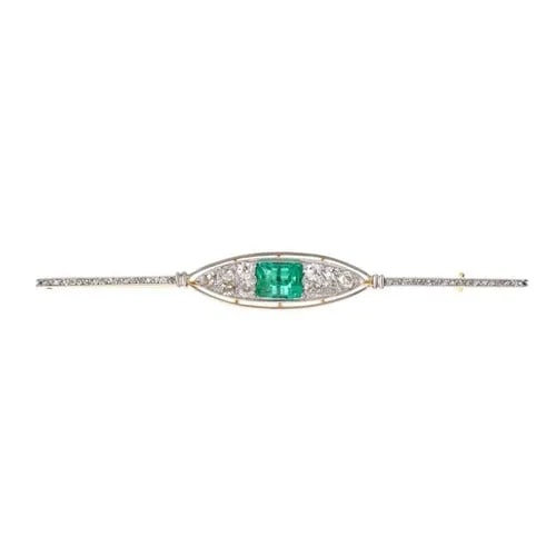 ART DECO 4.80CT OLD MINE CUT DIAMOND EMERALD PLATINUM 18K GOLD LONG BROOCH: ART DECO 4.80CT OLD MINE CUT DIAMOND EMERALD PLATINUM 18K GOLD LONG BROOCH Art Deco 4.80ct Old Mine Cut Diamond Emerald Platinum 18k Gold Long Brooch Description This is an impressive Art Deco long br