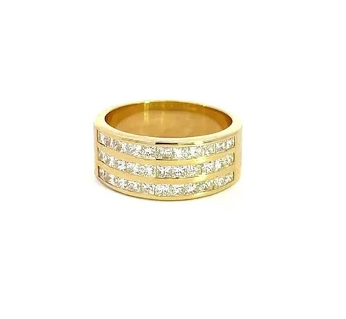 H.STERN DIAMOND RING 18K YELLOW GOLD 3 ROW PRINCESS 1.60CT WIDE BAND: H.STERN DIAMOND RING 18K YELLOW GOLD 3 ROW PRINCESS 1.60CT WIDE BAND An authentic gorgeous men's wide band by H. Stern, it is crafted from 18k yellow gold featuring the front half with 3 rows of bezel