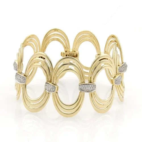 DIAMOND GOLD BRACELET 18K YELLOW TRIPLE OVAL HOOP LINK FLEX STYLE: DIAMOND GOLD BRACELET 18K YELLOW TRIPLE OVAL HOOP LINK FLEX STYLE This lovely diamond gold bracelet features a classic design with a flexible triple rows oval link design, it is crafted from 18k yello