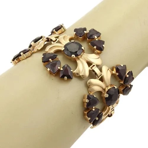 RETRO GOLD & GEMS BRACELET 14K YELLOW WIDE FLORAL LINK VINTAGE: RETRO GOLD & GEMS BRACELET 14K YELLOW WIDE FLORAL LINK VINTAGE The product is a vintage Gemstone Bracelet made with 14k yellow gold. This wide floral link bracelet features natural gemstones set in th