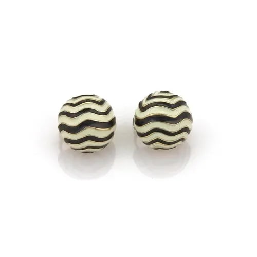 DAVID WEBB 18K YELLOW GOLD BLACK & CREAM WAVE DESIGN CLIP ON DOME EARRINGS: DAVID WEBB 18K YELLOW GOLD BLACK & CREAM WAVE DESIGN CLIP ON DOME EARRINGS David Webb 18k Yellow Gold Black & Cream Wave Design Clip On Dome Earrings Description This elegant pair of authentic earring