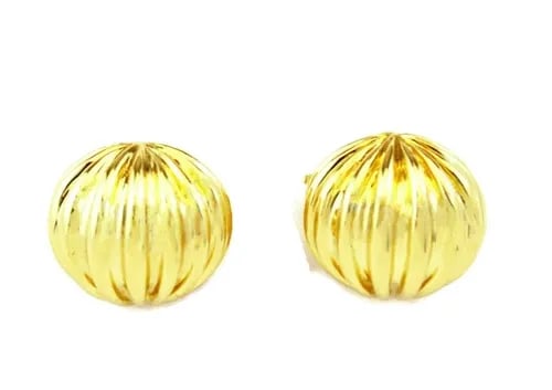 TIFFANY & CO. EARRINGS 18K YELLOW GOLD FLUTED DOME CLIP-ON: TIFFANY & CO. EARRINGS 18K YELLOW GOLD FLUTED DOME CLIP-ON The Tiffany & Co. Earrings are crafted with 18k yellow gold, showcasing a fluted dome design in a stud style. These clip-on earrings feature 
