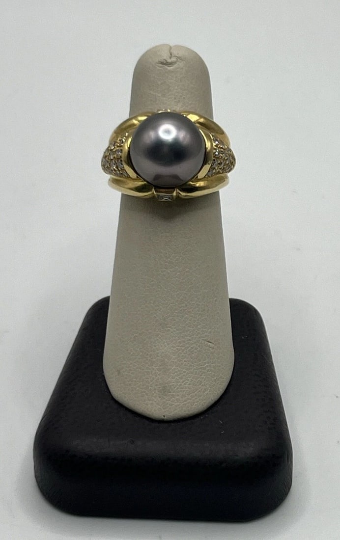 18KT YELLOW GOLD, DIAMOND & BLACK PEARL RING SIZE 6 (1 of 1)
