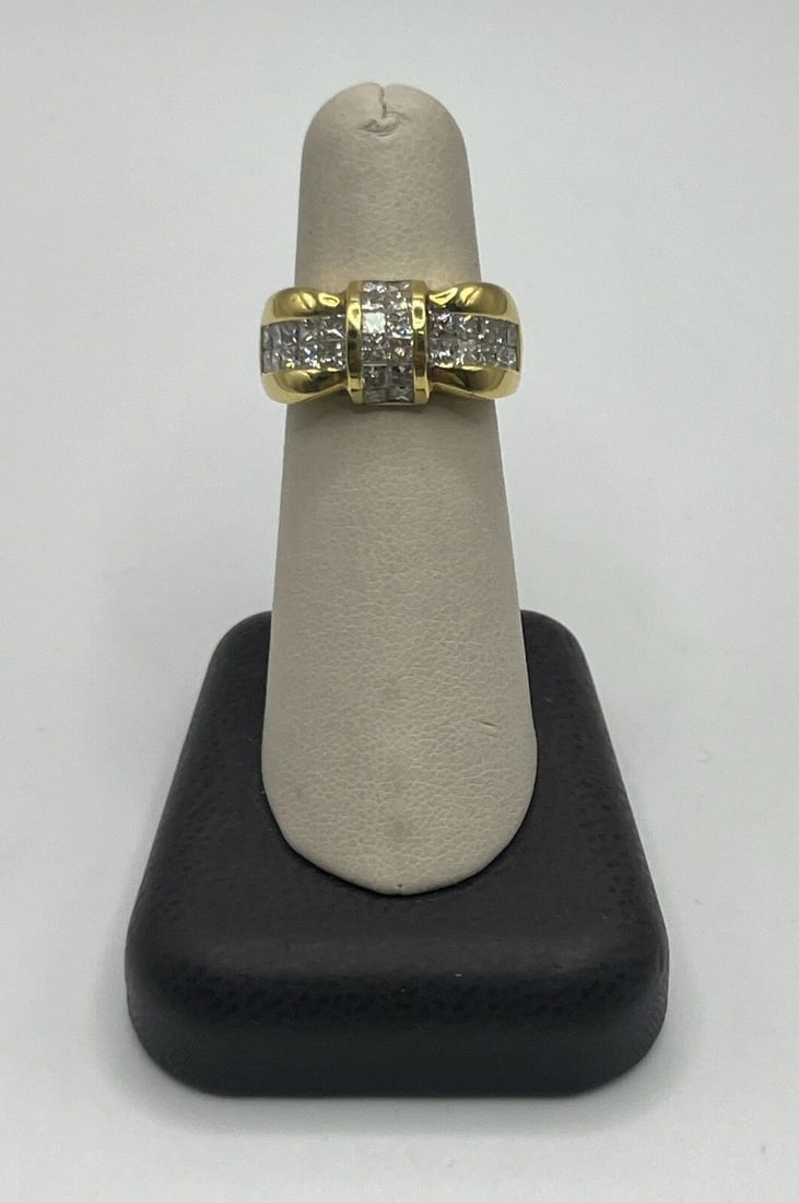 18KT YELLOW GOLD & DIAMOND RING SIZE 6.25 (1 of 2)
