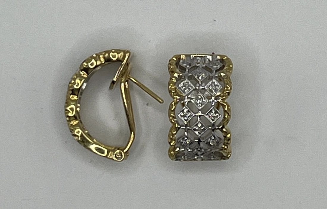 DIAMOND TWO-COLOR GOLD FILIGREE EARRINGS: DIAMOND TWO-COLOR GOLD FILIGREE EARRINGS DIAMOND TWO-COLOR GOLD FILIGREE EARRINGS Yellow and White 14K Gold Filigree EarringsThere are 23 round diamonds which = approximately .22 ctThe approximate wei