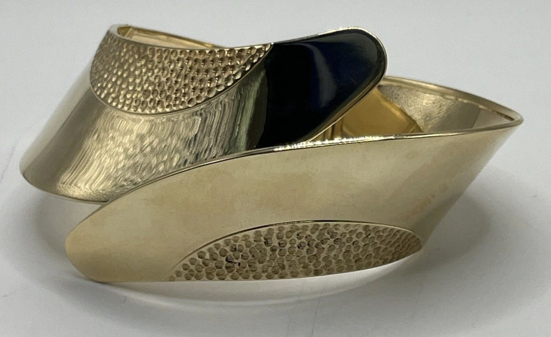 14K ITALIAN YELLOW GOLD CUFF BRACELET 7": 14K ITALIAN YELLOW GOLD CUFF BRACELET 7" 14K ITALIAN YELLOW GOLD CUFF BRACELET 7" Experience the timeless elegance of a 14K Italian Yellow Gold Cuff Bracelet, a classic accessory that complements any 