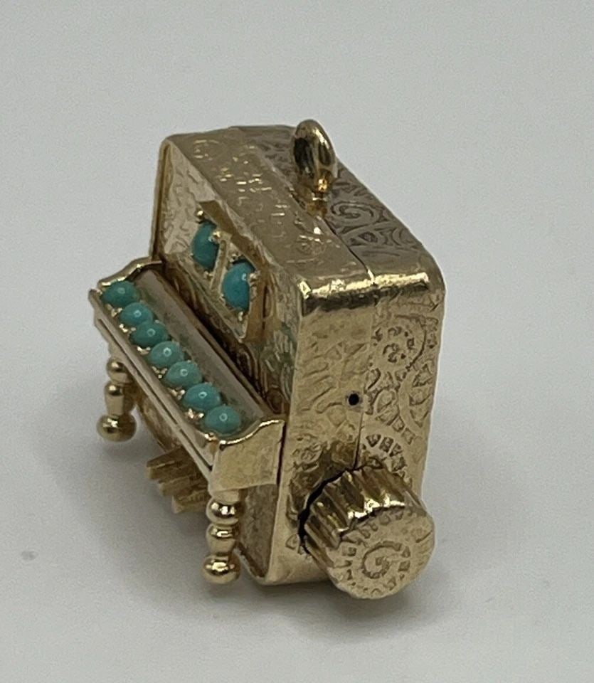VINTAGE UPRIGHT 14K YELLOW GOLD PIANO CHARM WITH TURQUOISE STONES (1 of 1)