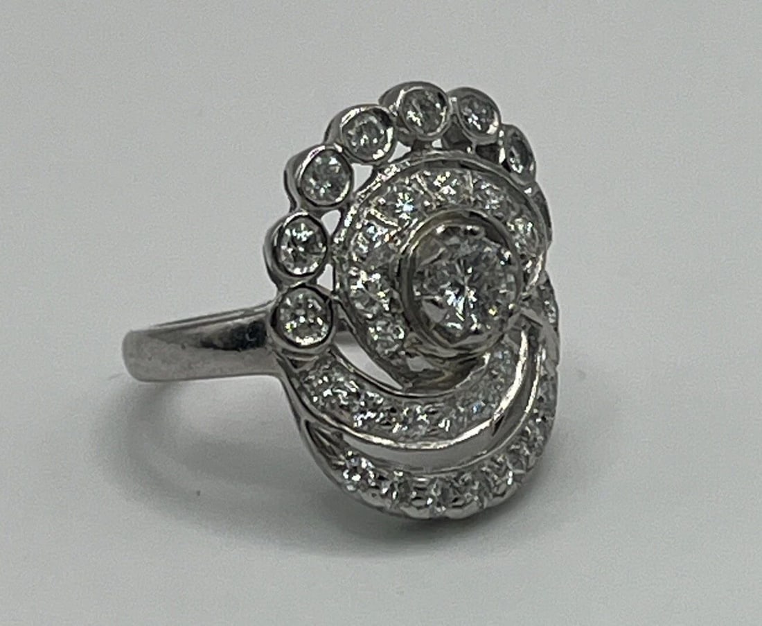 PLATINUM & DIAMOND ESTATE RING (1 of 2)