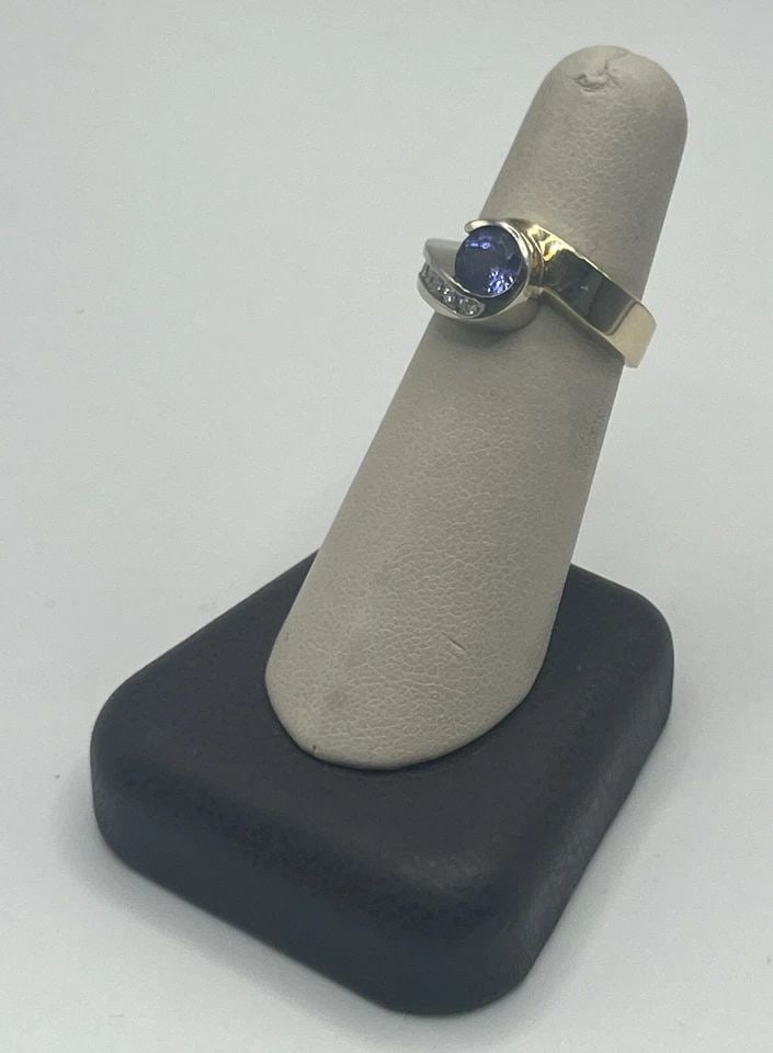 14K YELLOW GOLD, TANZANITE & DIAMOND RING SIZE 6.5: 14K YELLOW GOLD, TANZANITE & DIAMOND RING SIZE 6.5 14K YELLOW GOLD, TANZANITE & DIAMOND RING SIZE 6.5 This stunning 14K yellow gold ring is the perfect addition to any fine jewelry collection. The rin