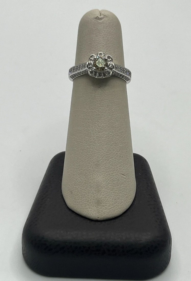 14KT WHITE GOLD, YELLOW & WHITE DIAMOND FLOWER SHAPED RING SIZE 6 (1 of 2)