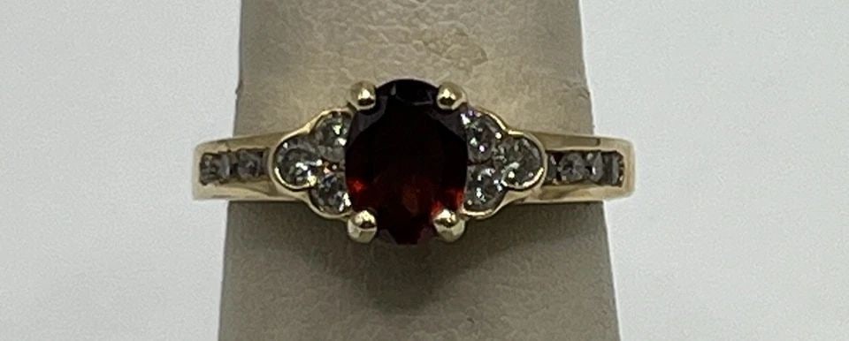 14KT YELLOW GOLD, DIAMOND & GARNET RING SIZE 6.75 (1 of 1)