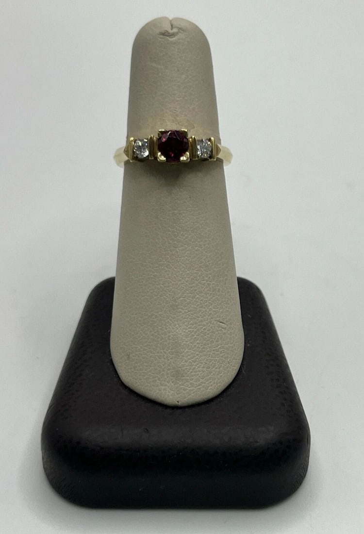 14KT YELLOW GOLD, DIAMOND & RUBY RING SIZE 6.75: 14KT YELLOW GOLD, DIAMOND & RUBY RING SIZE 6.75 This stunning ring is made of 14k yellow gold and features a beautiful combination of diamonds and rubies. The red color of the main stone is complement