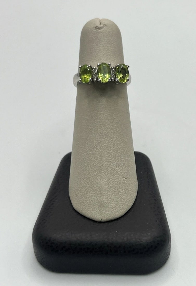 14KT WHITE GOLD, PERIDOT & DIAMOND RING SIZE 5.75 (1 of 2)