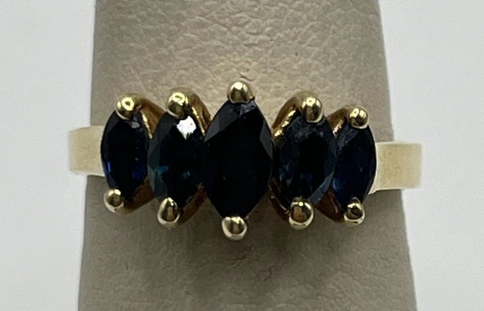 14KT YELLOW GOLD & SAPPHIRE RING SIZE 6: 14KT YELLOW GOLD & SAPPHIRE RING SIZE 6 14KT YELLOW GOLD & SAPPHIRE RING SIZE 6 3.5 grams This stunning ring is crafted from 14k yellow gold and features a beautiful blue sapphire stone. The ring is a