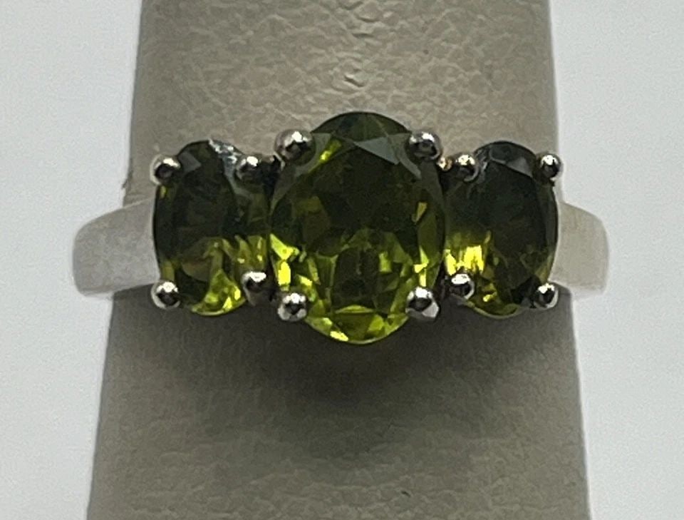14KT WHITE GOLD & PERIDOT RING SIZE 6.5 (1 of 1)