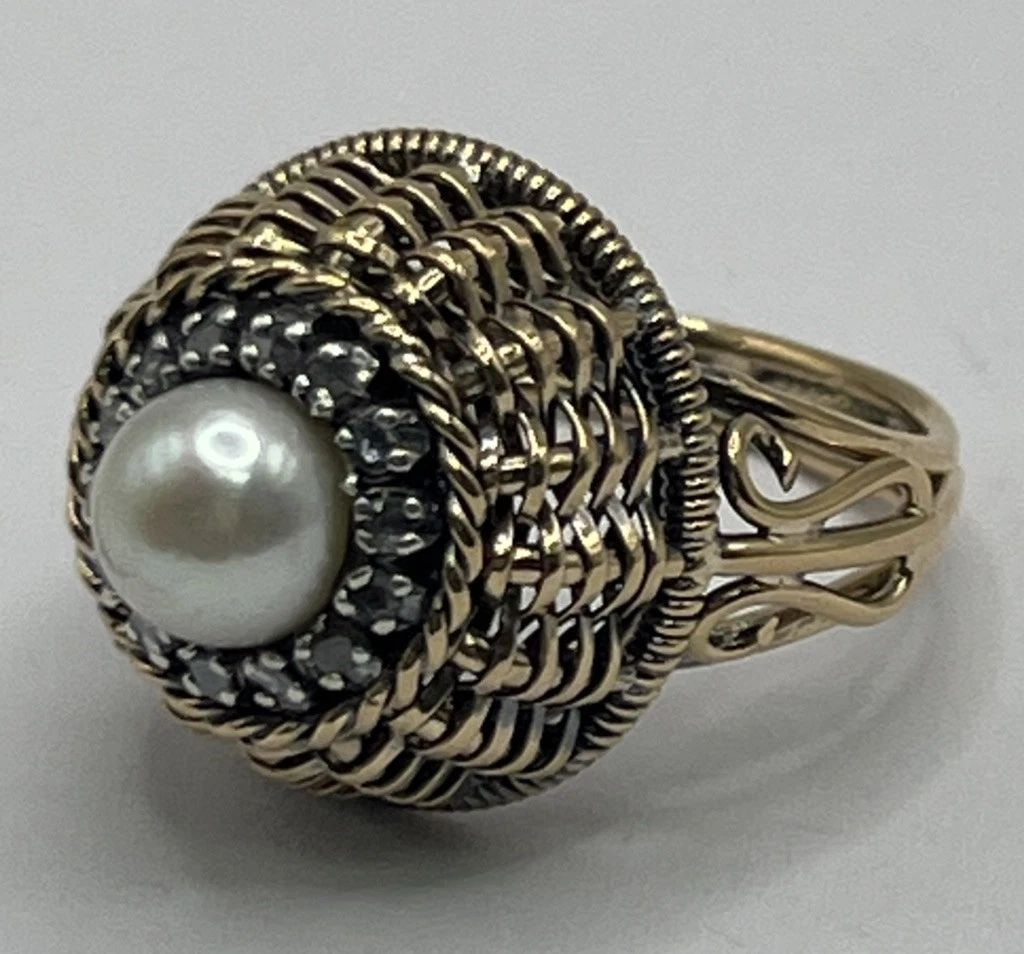 14K Y/G BASKET WEAVE RING SIZE 5.5 WITH PEARL & COLORLESS STONES (1 of 2)