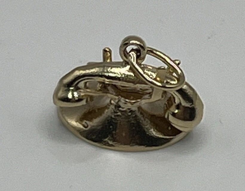 14K YELLOW GOLD TELEPHONE CHARM: 14K YELLOW GOLD TELEPHONE CHARM 14K YELLOW GOLD TELEPHONE CHARM This charming 14K yellow gold pendant is the perfect addition to any jewelry collection. Crafted with quality and precision, this piece 