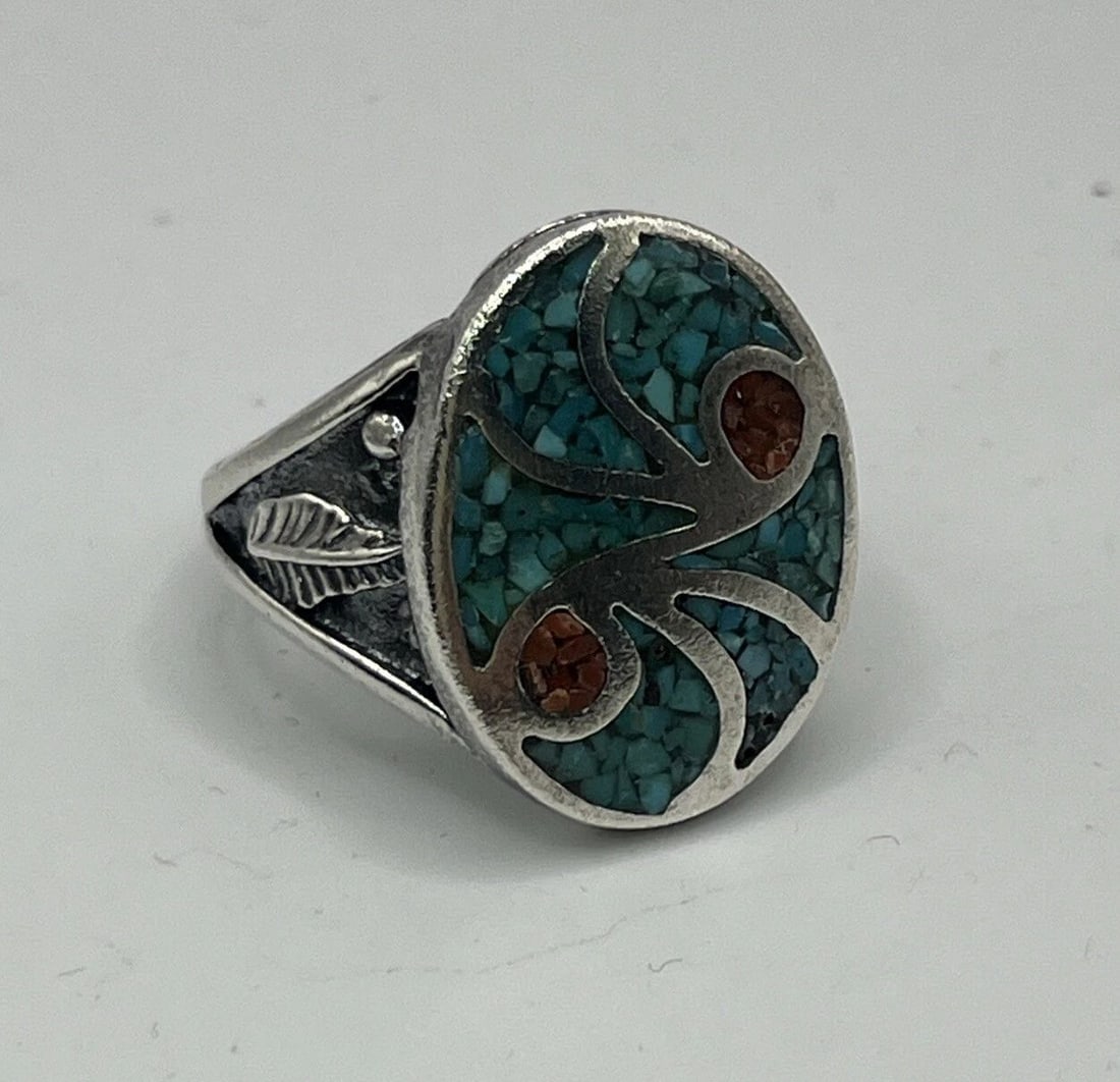 STERLING SILVER CRUSHED RED AND BLUE TURQUOISE RING SIZE 10.25: STERLING SILVER CRUSHED RED AND BLUE TURQUOISE RING SIZE 10.25 STERLING SILVER CRUSHED RED AND BLUE TURQUOISE RING SIZE 10.25 This beautiful ring is crafted from sterling silver and features crushed r