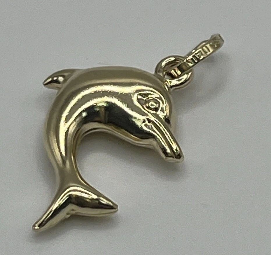 14K YELLOW GOLD DOLPHIN CHARM (APPROXIMATE WEIGHT 1.3 GRAMS): 14K YELLOW GOLD DOLPHIN CHARM (APPROXIMATE WEIGHT 1.3 GRAMS) 14K YELLOW GOLD DOLPHIN CHARM (APPROXIMATE WEIGHT 1.3 GRAMS) Add a touch of oceanic charm to your jewelry collection with this 14K yellow g
