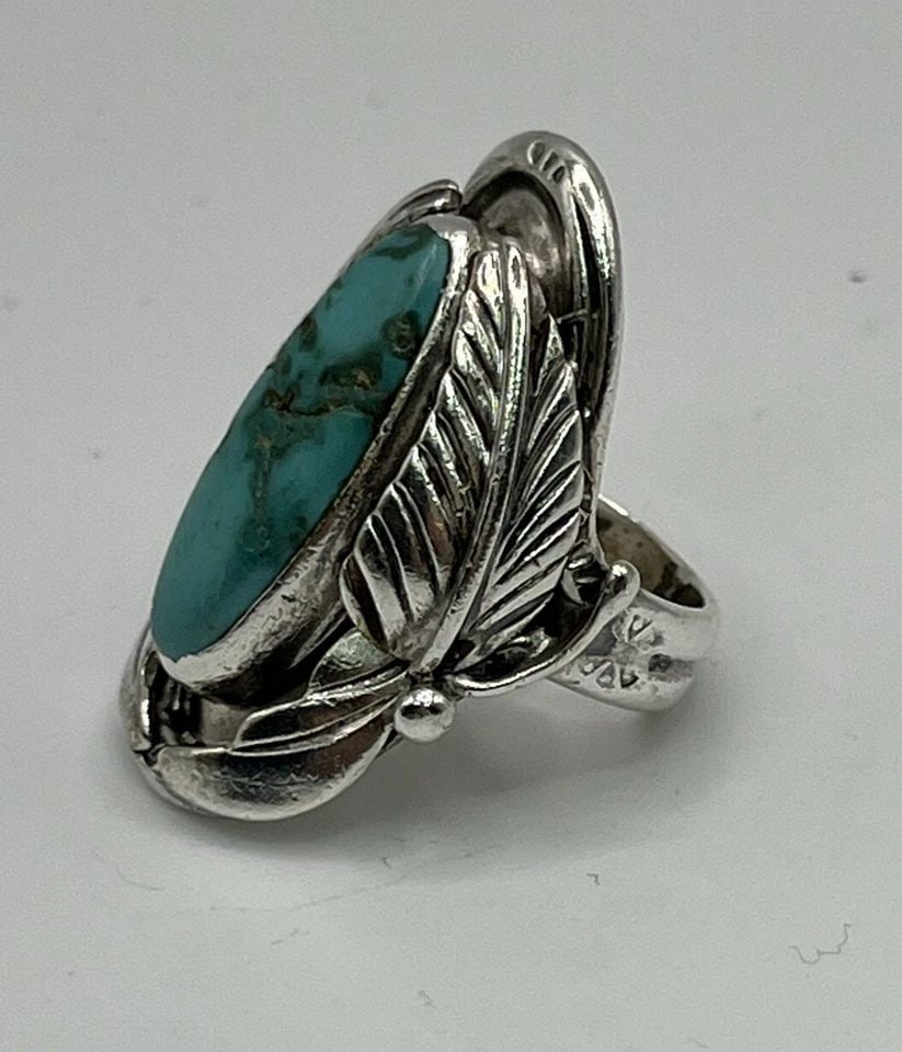 STERLING SILVER AND TURQUOISE NAIVE AMERICAN RING SIZE 6.5: STERLING SILVER AND TURQUOISE NAIVE AMERICAN RING SIZE 6.5 STERLING SILVER AND TURQUOISE NAIVE AMERICAN RING SIZE 6.5 This beautiful ring is made of sterling silver with a stunning turquoise stone at 