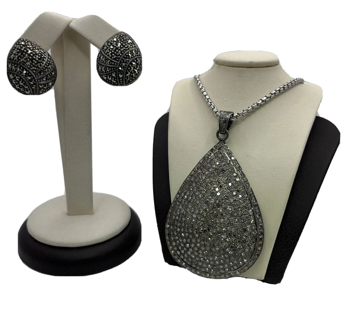 30" STERLING SILVER BOX CHAIN WITH TEAR DROP SHAPED PENDANT & MATCHING EARRINGS (1 of 1)