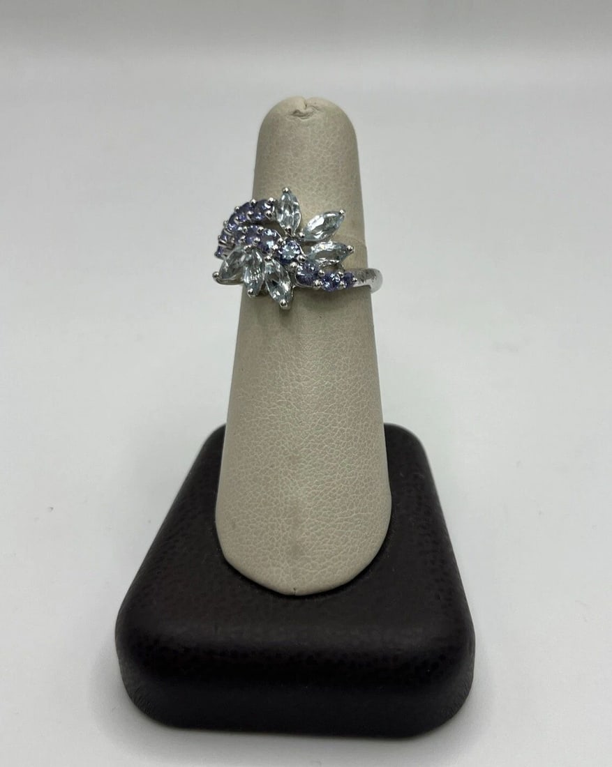 TANZANITE AND COLORLESS STONE FLORAL CLUSTER STERLING SILVER RING SIZE 7.25: TANZANITE AND COLORLESS STONE FLORAL CLUSTER STERLING SILVER RING SIZE 7.25 TANZANITE AND COLORLESS STONE FLORAL CLUSTER STERLING SILVER RING SIZE 7.25 This exquisite floral cluster ring is made of hi