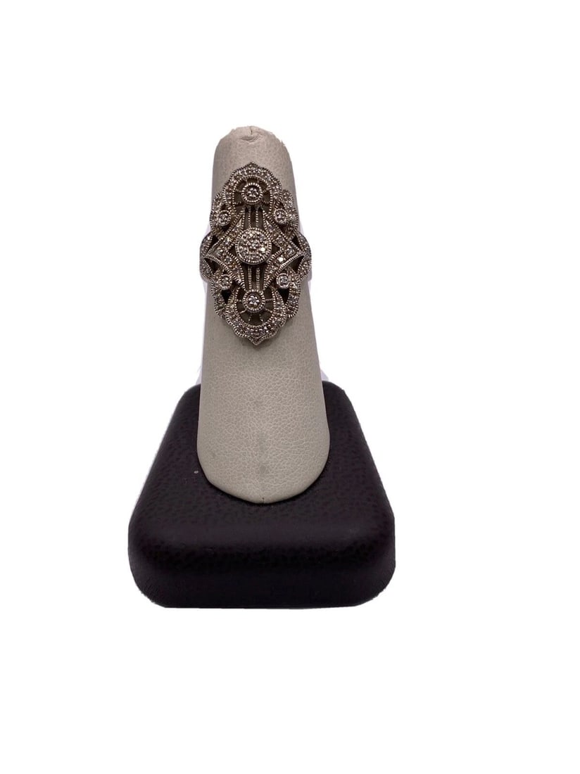 COLORLESS STONE LACE RING SIZE 7: COLORLESS STONE LACE RING SIZE 7 COLORLESS STONE LACE RING SIZE 7 Pretty Lace Ring with colorless stonesSize 7Approximate weight is 7.7g