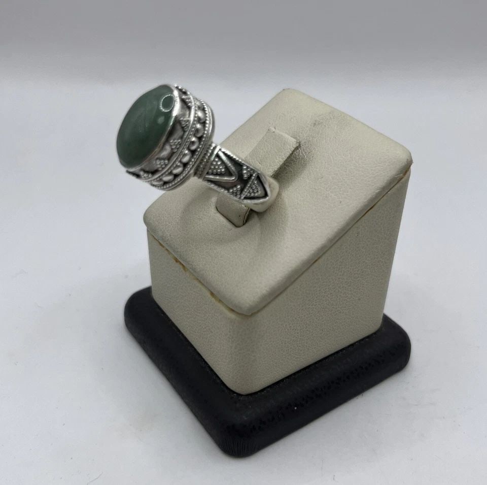 SUARTI STERLING SILVER SIZE 7.5 RING WITH GREEN STONE (1 of 1)