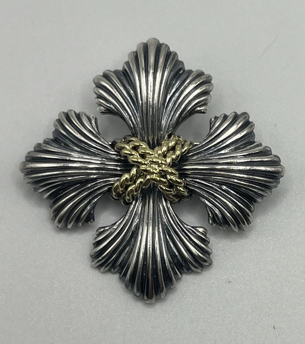STERLING SILVER & 18K YELLOW GOLD CELTIC BROOCH: STERLING SILVER & 18K YELLOW GOLD CELTIC BROOCH STERLING SILVER & 18K YELLOW GOLD CELTIC BROOCH Add a touch of elegance to your outfit with this beautiful Celtic Brooch. Made of high-quality 925 sterl