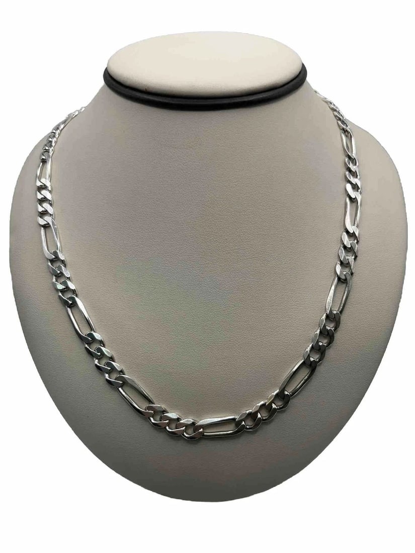20" FIGARO STERLING SILVER CHAIN 36.5 GRAMS: 20" FIGARO STERLING SILVER CHAIN 36.5 GRAMS 20" FIGARO STERLING SILVER CHAIN 36.5 GRAMS This exquisite necklace is made of 925 sterling silver, weighing 36.5 grams, and has a length of 20 inches. It f