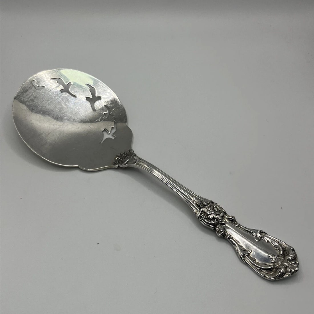 BURGUNDY BY REED AND BARTON TOMATO SERVING SPOON (1 of 1)
