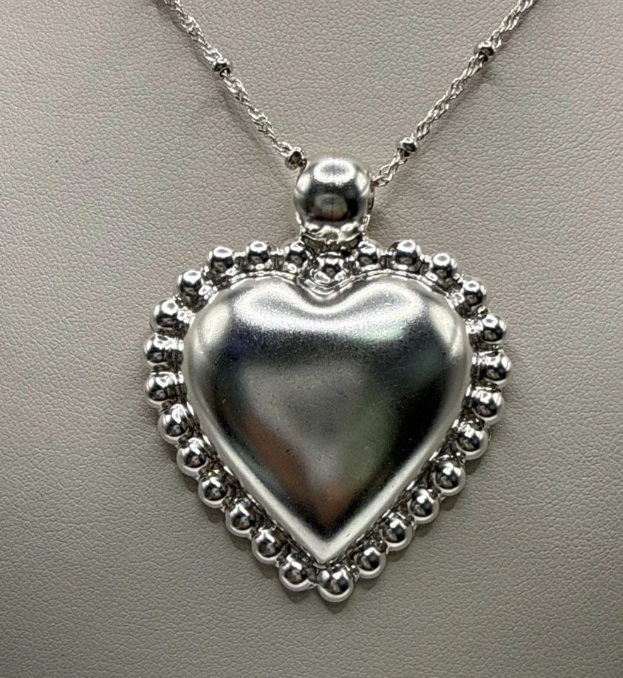 24" STERLING SILVER CHAIN WITH LARGE STERLING SILVER HEART MADE IN MEXICO 25.8 G (1 of 1)