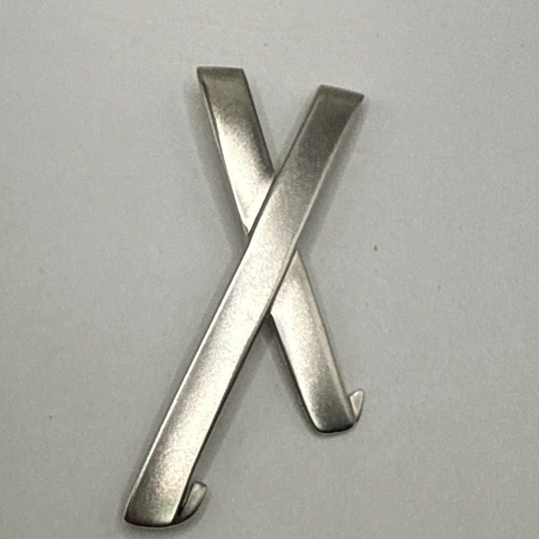GRAFFITI X LARGE (2.5??) TIFFANY & CO. PALOMA PICASSO BROOCH/PENDANT: GRAFFITI X LARGE (2.5”) TIFFANY & CO. PALOMA PICASSO BROOCH/PENDANT The product is a X-large (2.5") Tiffany & Co. Paloma Picasso brooch/pendant made of sterling silver with a metal purity of 925