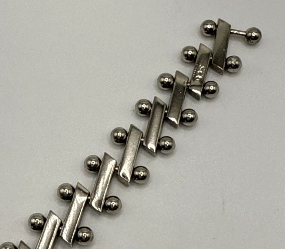 STERLING SILVER 7.5" BAR AND BALL BRACELET 33.2 GRAMS: STERLING SILVER 7.5" BAR AND BALL BRACELET 33.2 GRAMS This sterling silver bracelet features a unique design with a 7.5" bar and ball accents. Crafted with high-quality 925 sterling silver, the bracel