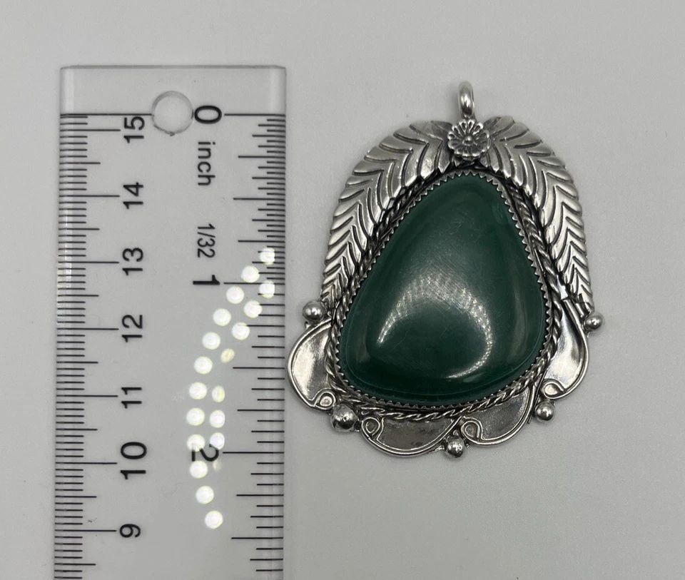 NAVAJO STERLING SILVER & MALACHITE PENDANT (1 of 1)